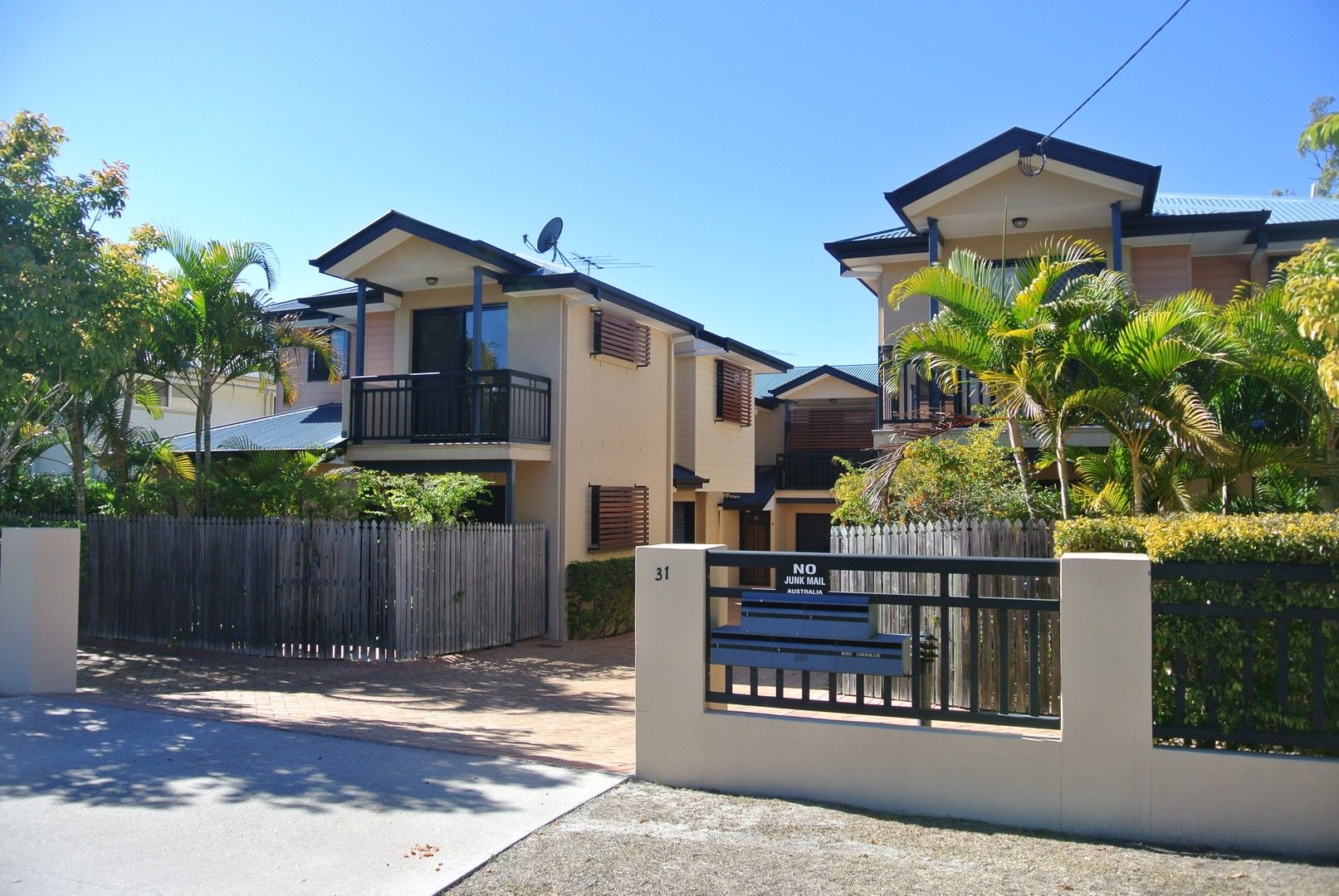 3 bedrooms Townhouse in 2/31 Dickenson Street CARINA QLD, 4152