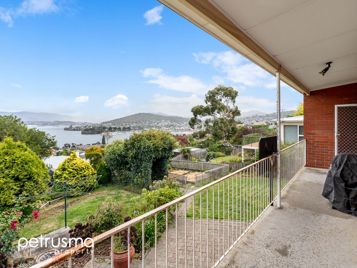 28 Cornwall Street, Rose Bay TAS 7015, Image 2