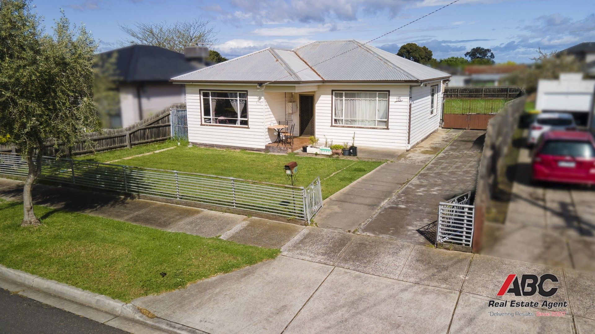 3 bedrooms House in 15 Glendenning Street ST ALBANS VIC, 3021