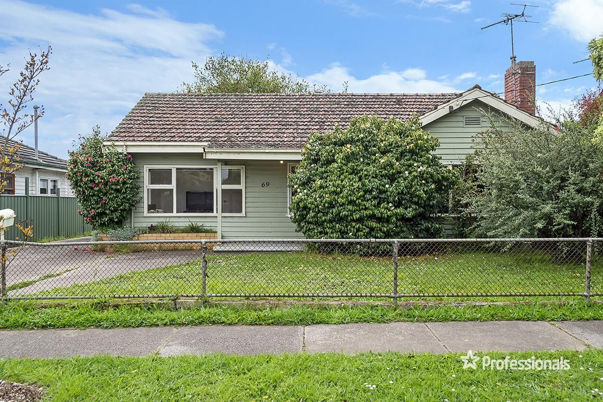 3 bedrooms House in 69 Ballarat Road HAMILTON VIC, 3300