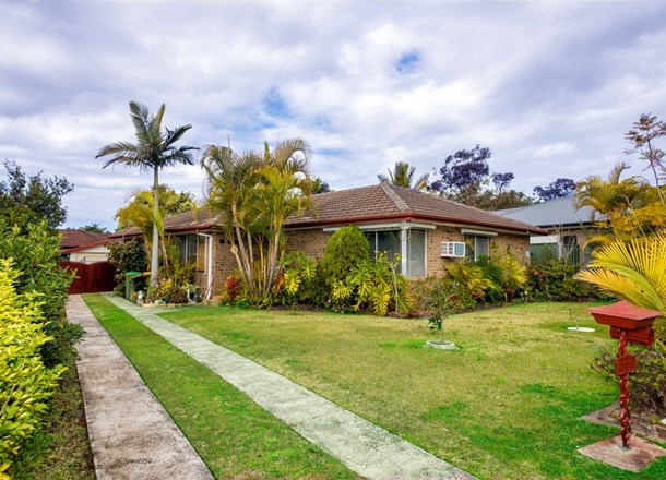 11 Byarong Avenue, Point Clare NSW 2250