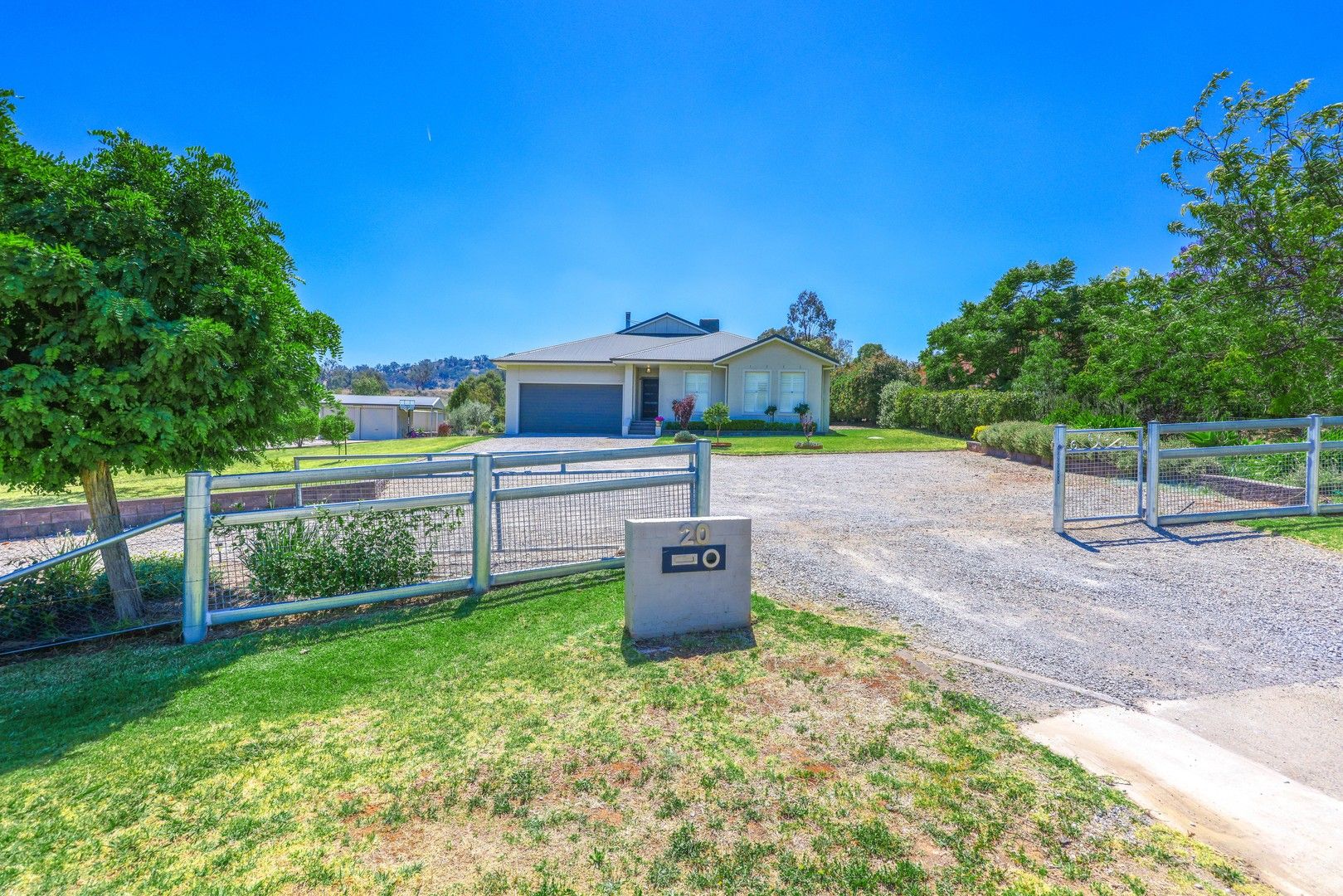 4 bedrooms House in 20 Daintree Circuit MOORE CREEK NSW, 2340