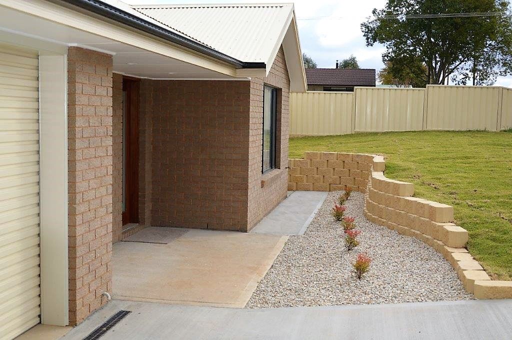 1 & 2/22 Sutton St, Canowindra NSW 2804, Image 2