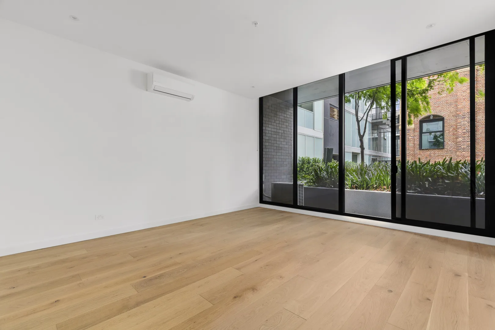 Apartment in Collingwood - View 3