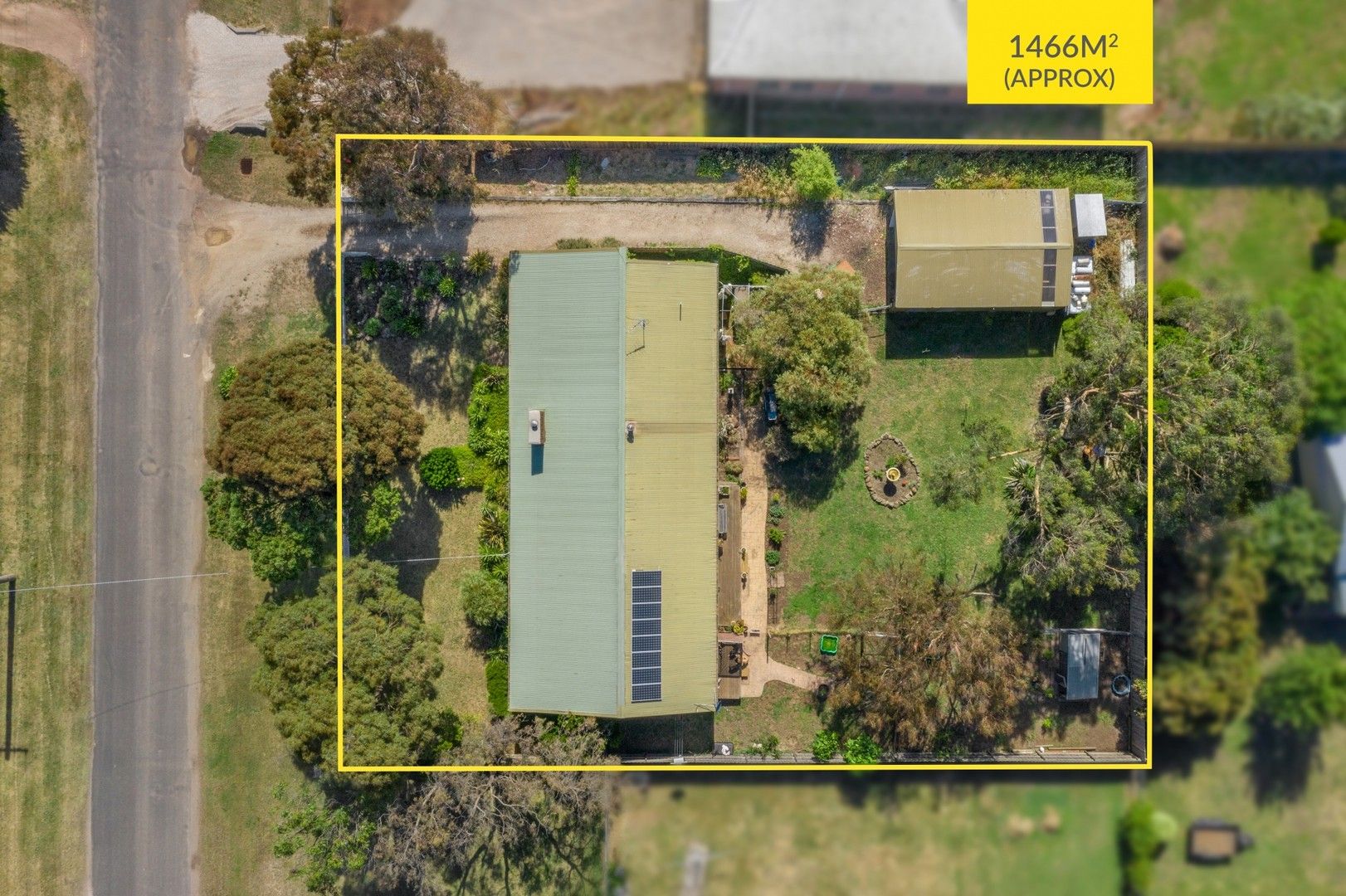 12 Newnham Drive, Romsey VIC 3434, Image 2