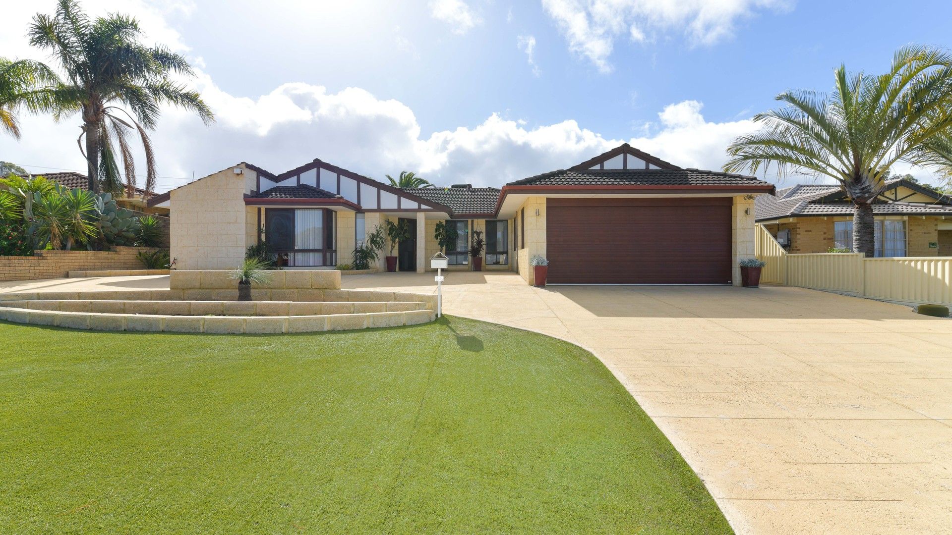 4 bedrooms House in 14 Underwood Grove KARDINYA WA, 6163