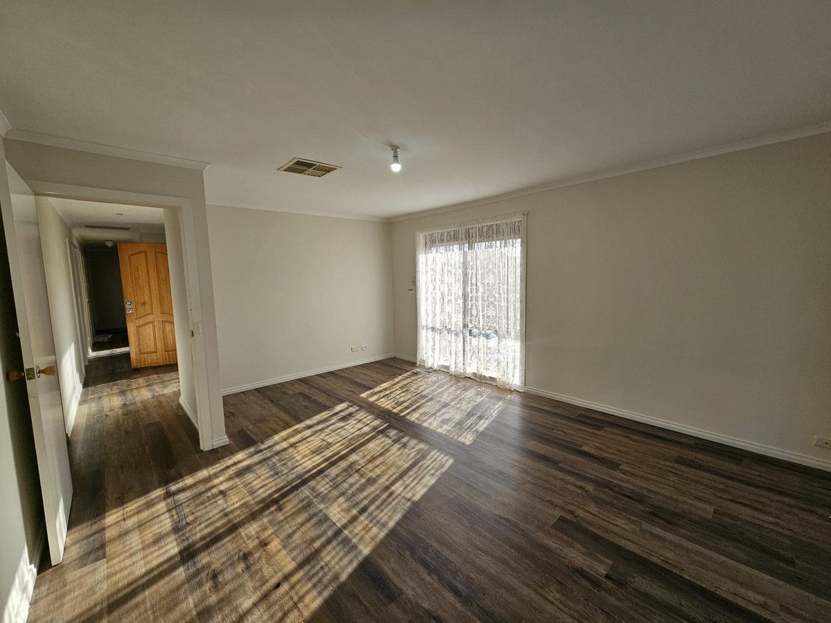 5 Weemala Court, Meadow Heights VIC 3048 House For Rent 580 Domain