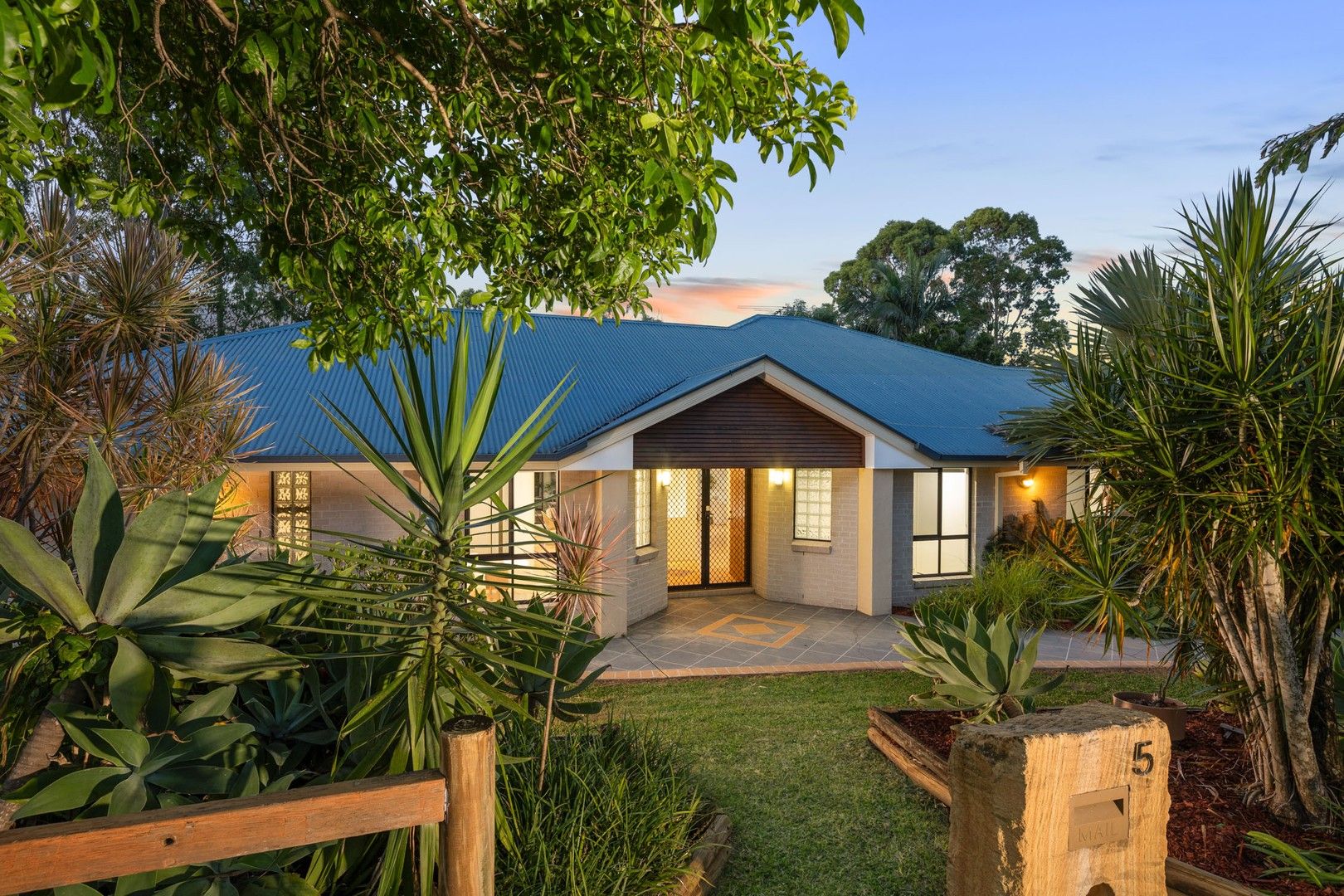 5 Chatswood Close, Forest Lake QLD 4078, Image 0