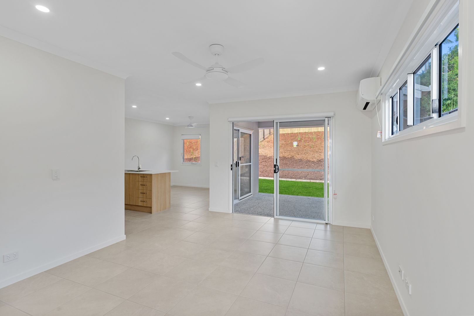 2/11 Brickfields Crescent, Southside QLD 4570, Image 2