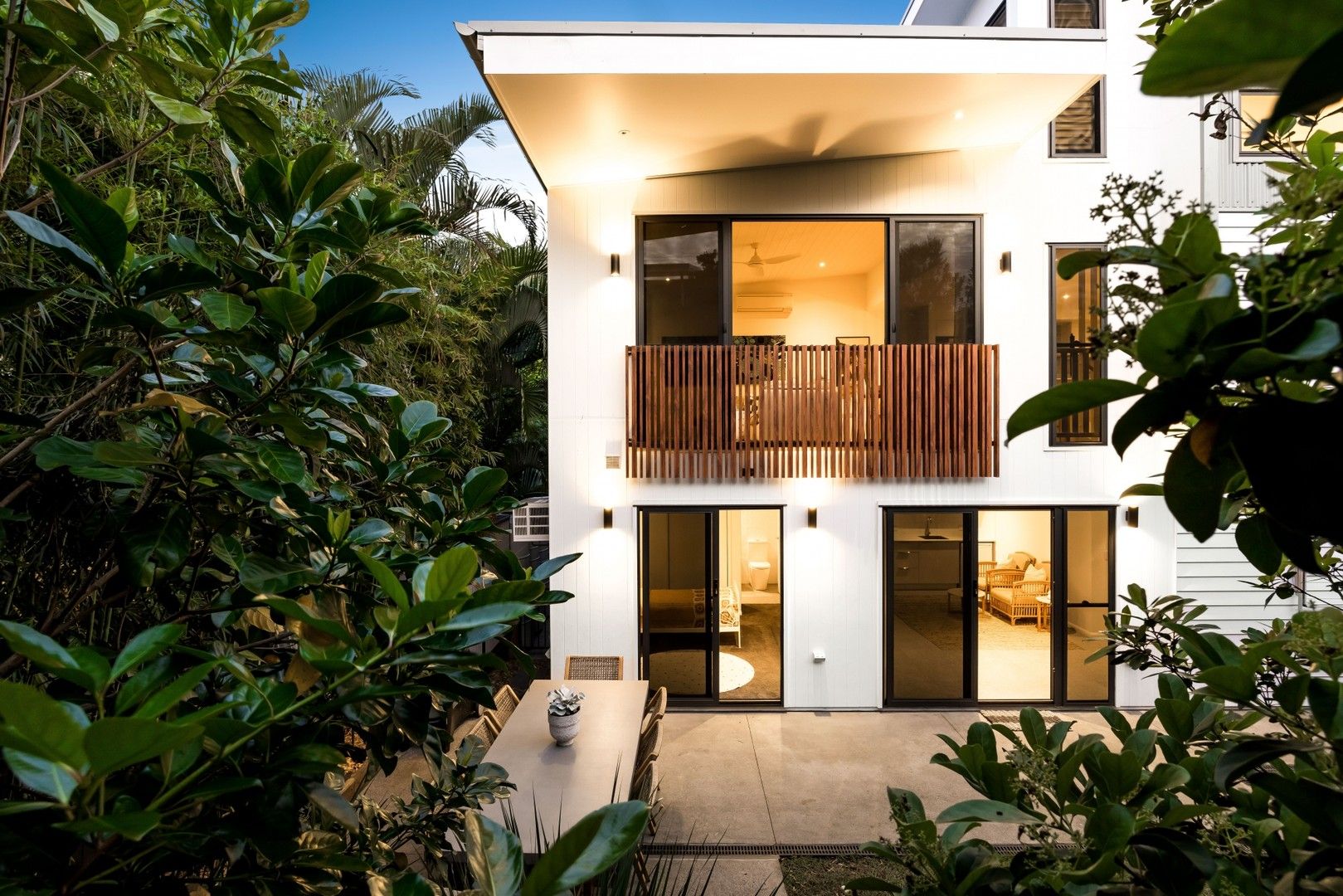 4 bedrooms House in 1/34 George St ALEXANDRA HEADLAND QLD, 4572
