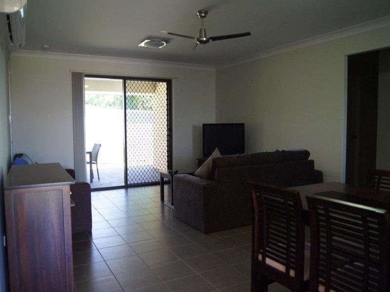 Unit 1/17 Luscombe Street, Chinchilla QLD 4413, Image 2