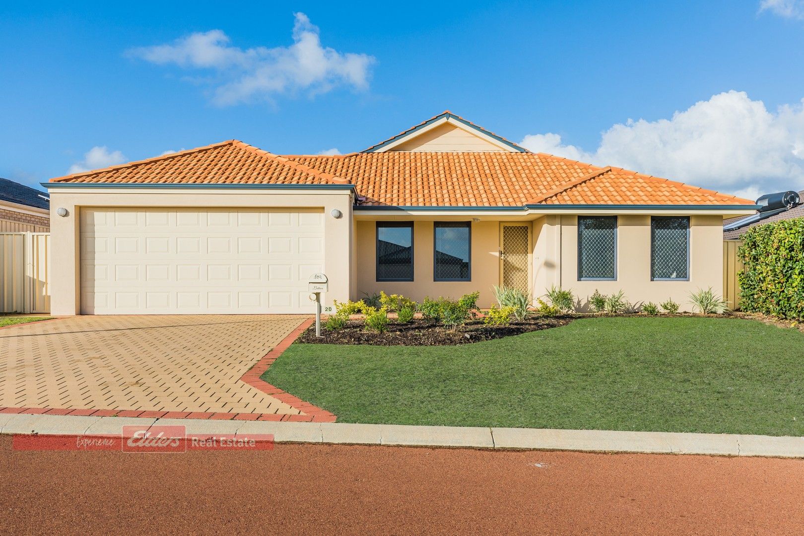 4 bedrooms House in 20 Edgecumbe Terrace BALDIVIS WA, 6171