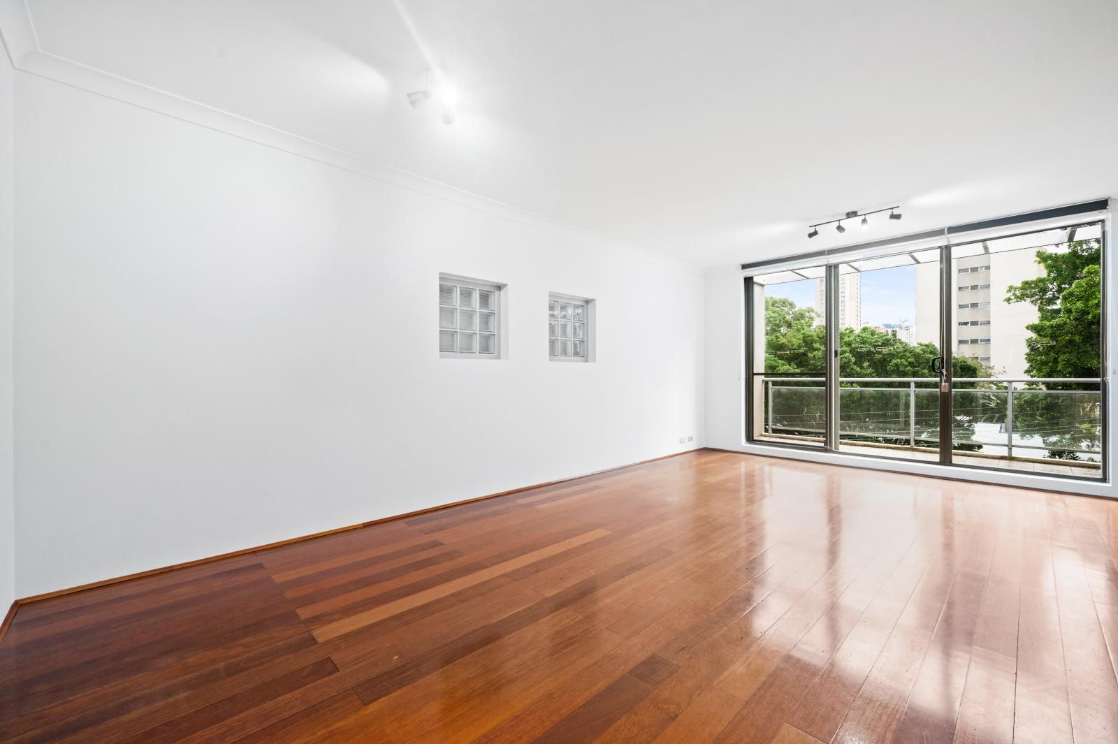 2 bedrooms Apartment / Unit / Flat in 16/110 Wellington Street WATERLOO NSW, 2017