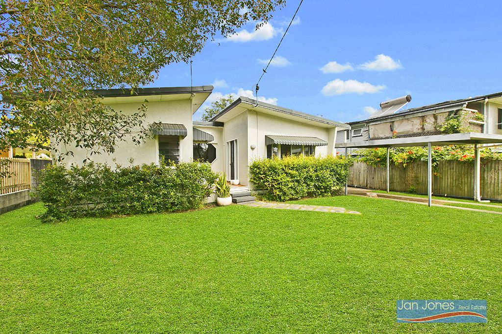 1 Weaber Street, Clontarf QLD 4019, Image 2