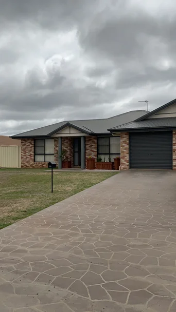 16 Berghofer Drive, Oakey QLD 4401