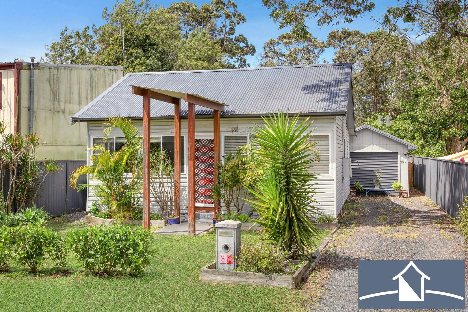 4 bedrooms House in 30 Yarrabin Road UMINA BEACH NSW, 2257