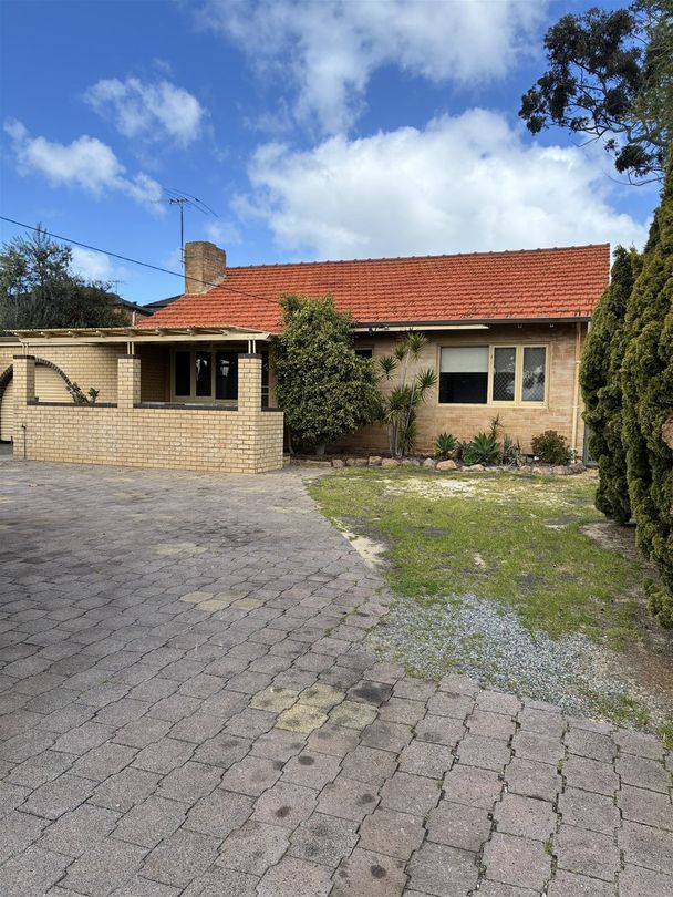 3 bedrooms House in 41 Panton Cresent KARRINYUP WA, 6018