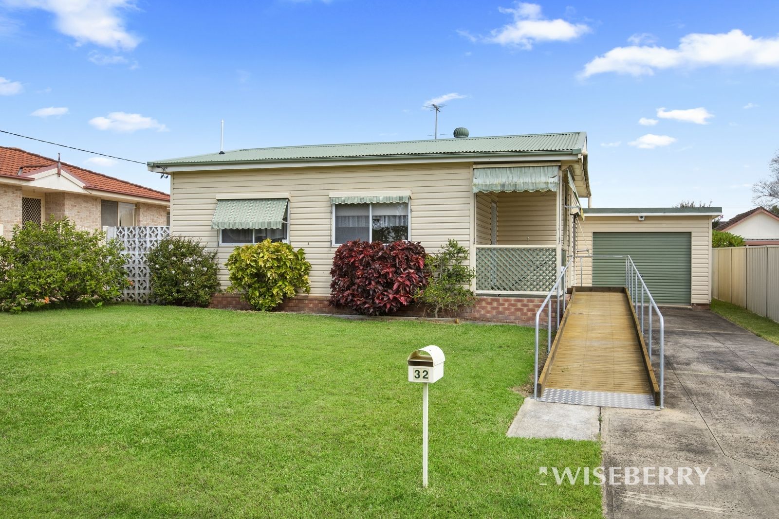 32 Goobarabah Avenue, Gorokan NSW 2263, Image 0