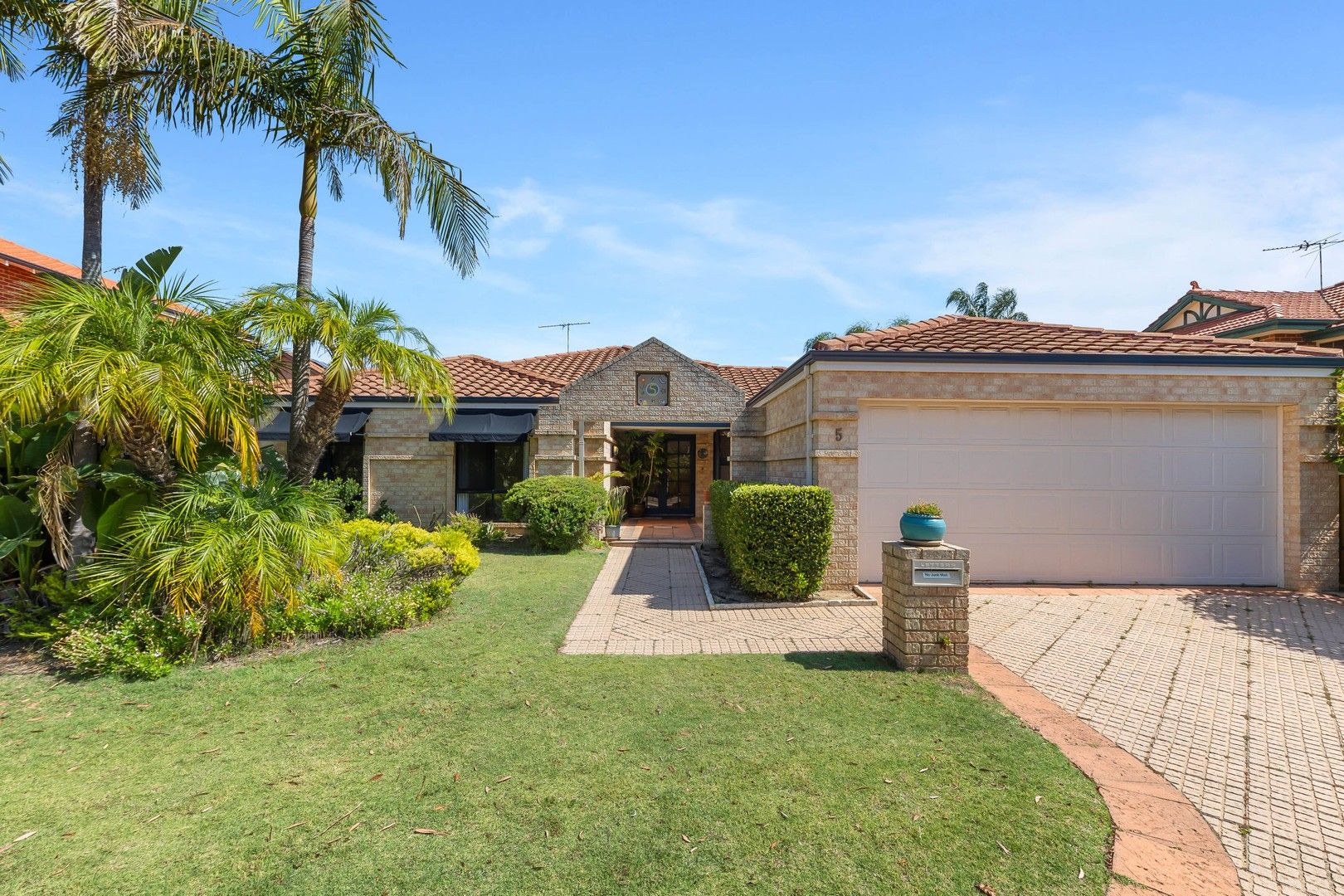 4 bedrooms House in 5 Brahea Place MOUNT CLAREMONT WA, 6010