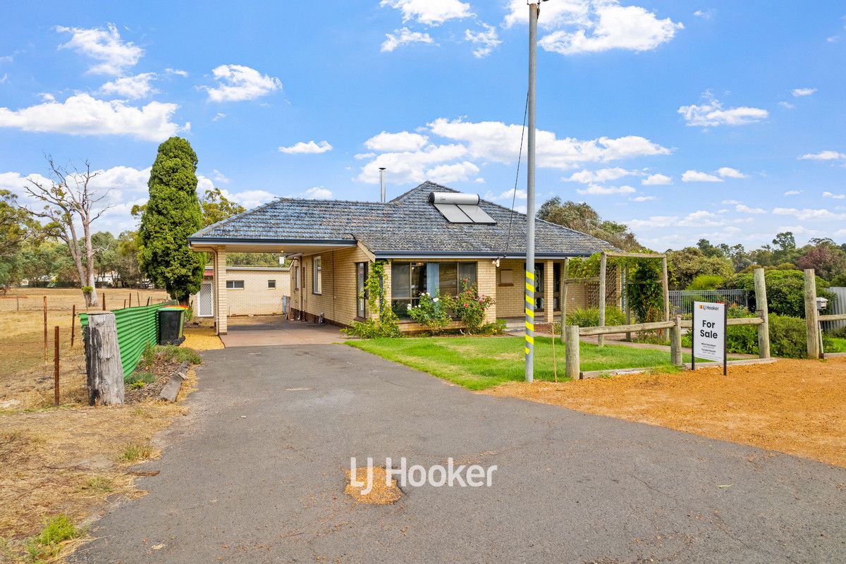 13 Davis Street, Collie WA 6225, Image 2