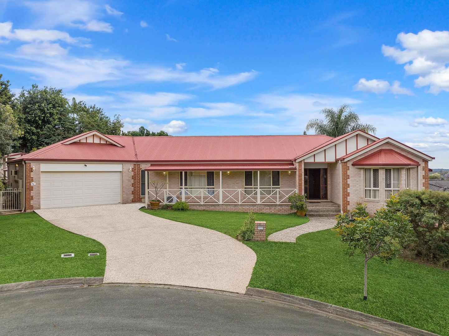 4 bedrooms House in 37 Dalewood Place MOGGILL QLD, 4070