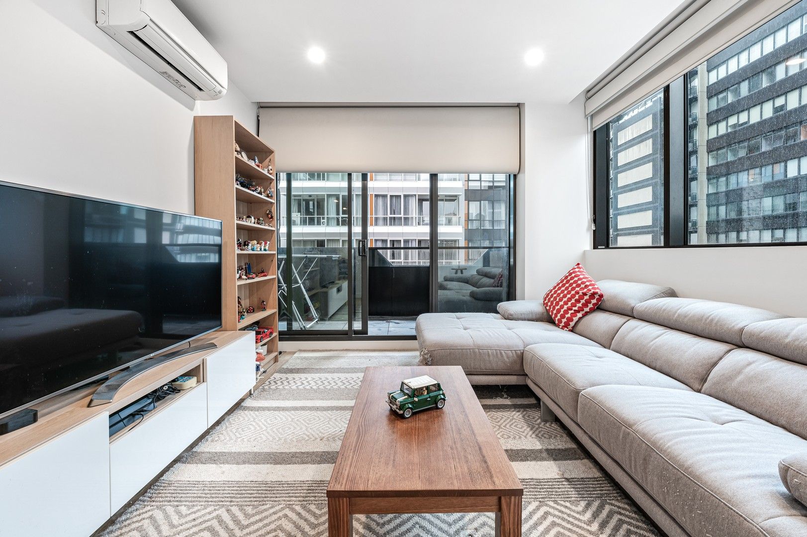 2 bedrooms Apartment / Unit / Flat in 2008/61 City Road SOUTHBANK VIC, 3006