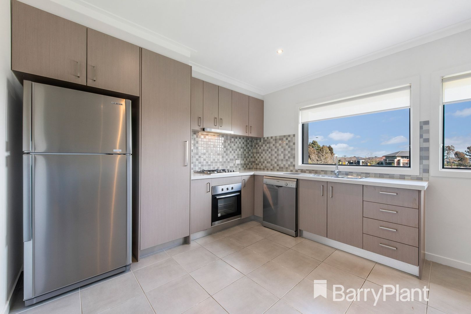 2/69-77 Lancefield Drive, Caroline Springs VIC 3023, Image 2