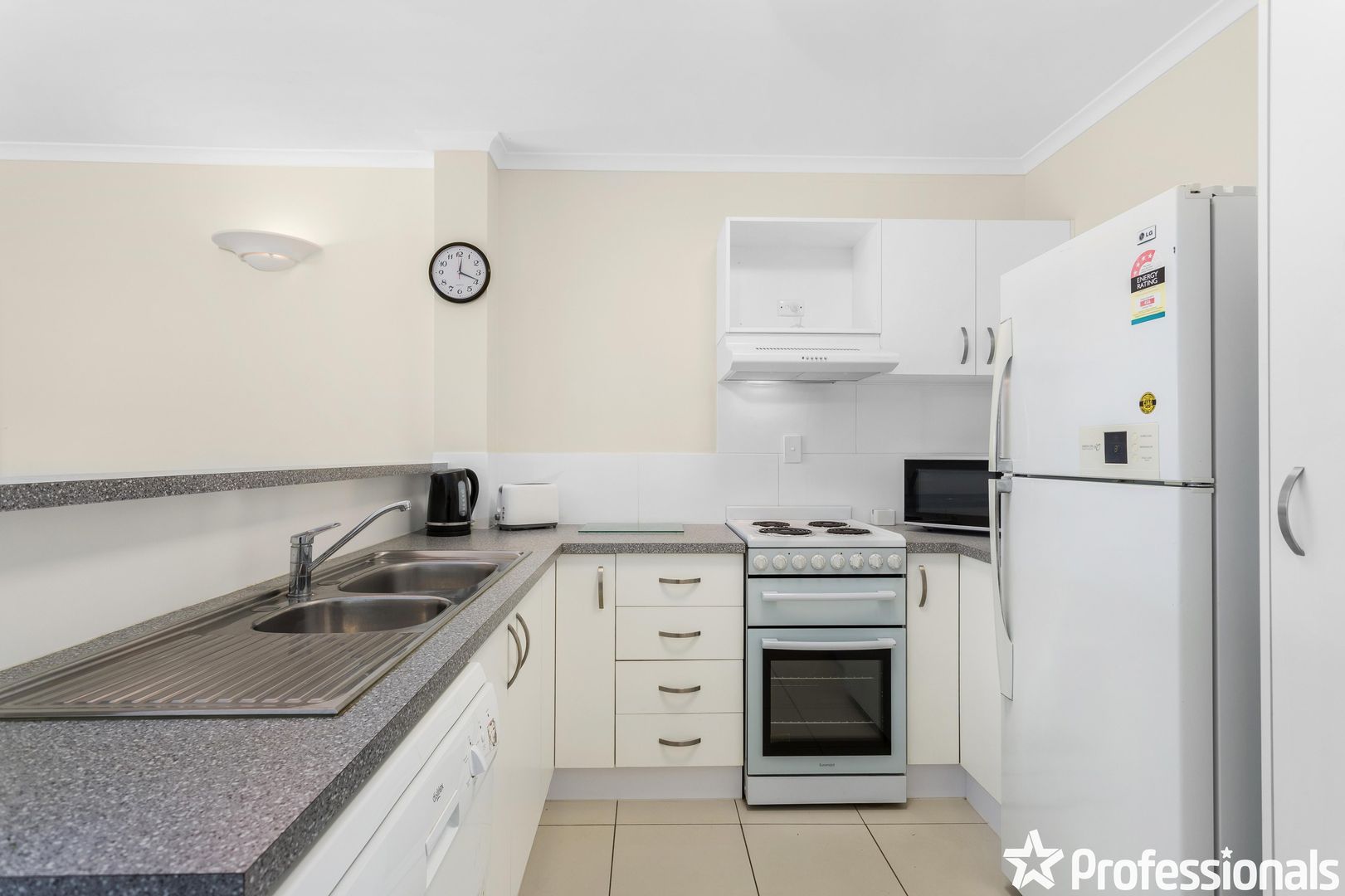 35/1-19 Poinciana Street, Holloways Beach QLD 4878, Image 2