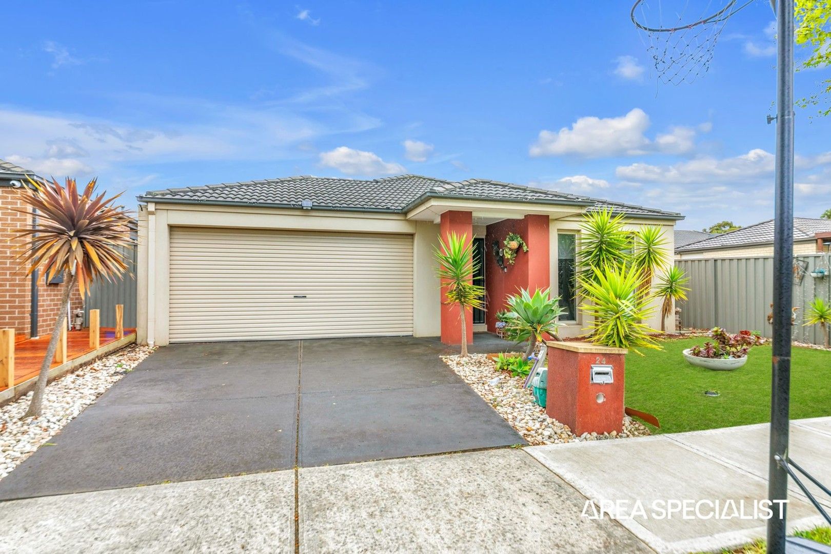 3 bedrooms House in 24 Northumbria Street CRANBOURNE EAST VIC, 3977