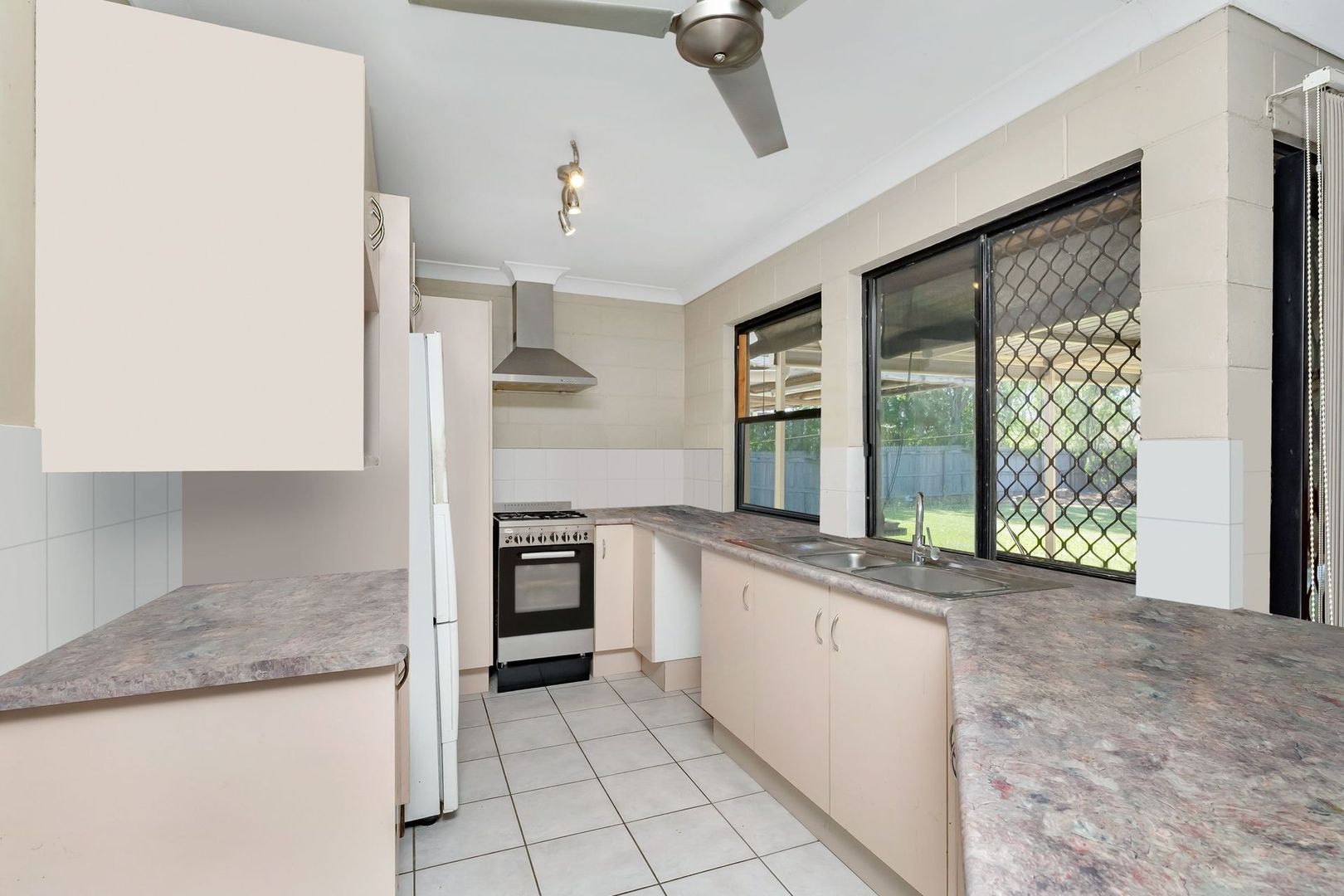 1 Feeney Avenue, Rasmussen QLD 4815, Image 2