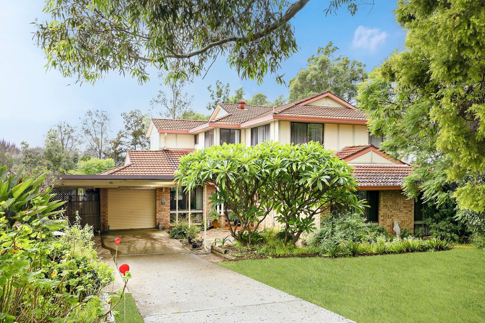 6 bedrooms House in 11 Loddon Close BOSSLEY PARK NSW, 2176