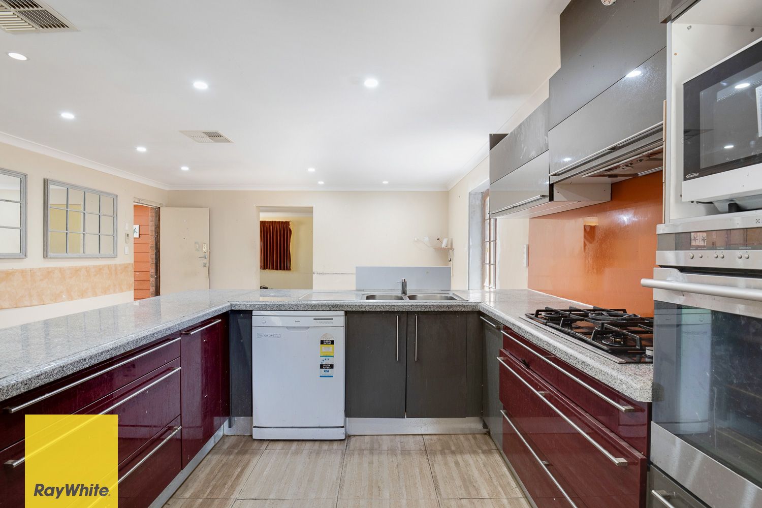 5 bedrooms House in 8 Yeaman Court KOONDOOLA WA, 6064
