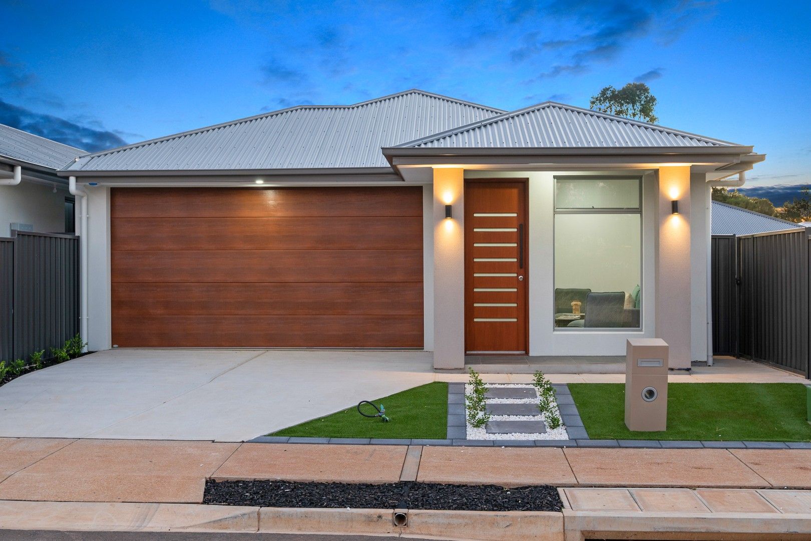4 bedrooms House in 17 Murray Crescent SMITHFIELD PLAINS SA, 5114