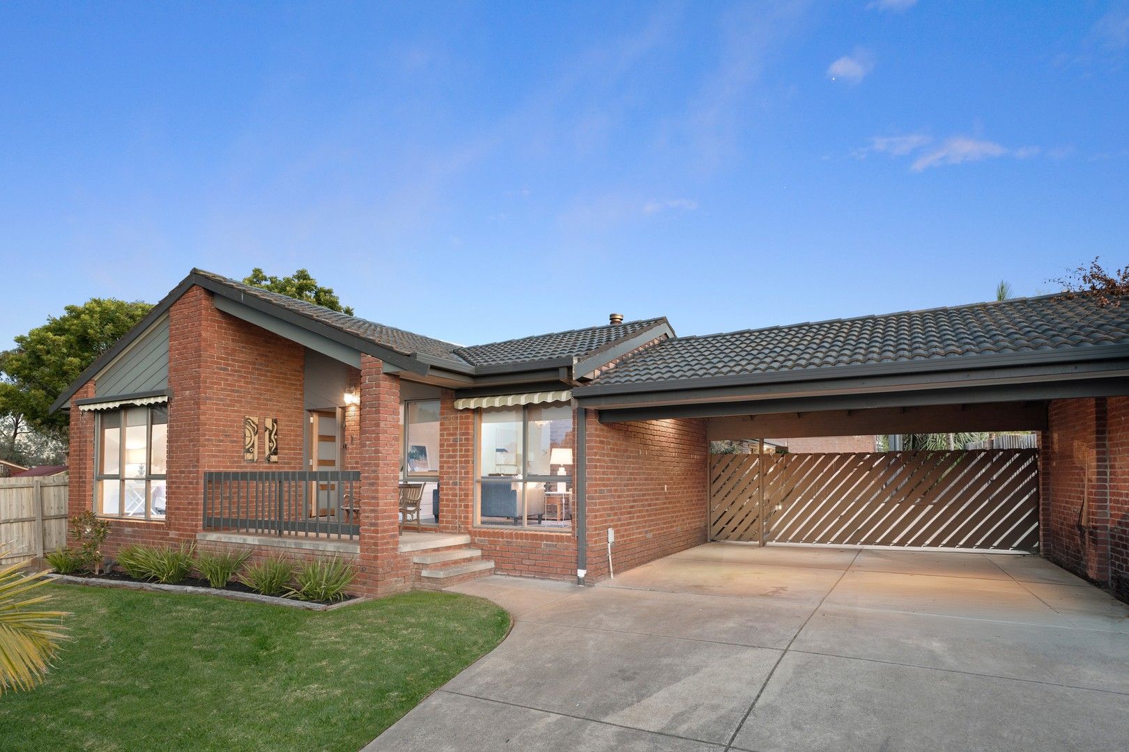 2 Gould Close, Wantirna South VIC 3152, Image 0