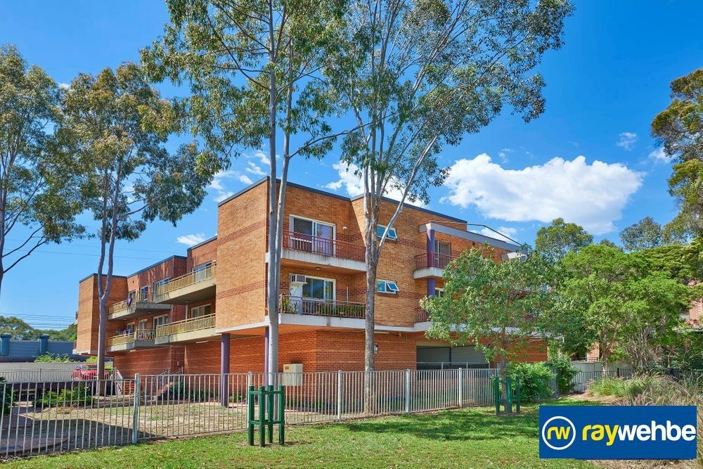2 bedrooms Apartment / Unit / Flat in 15/12-16 Toongabbie Road TOONGABBIE NSW, 2146