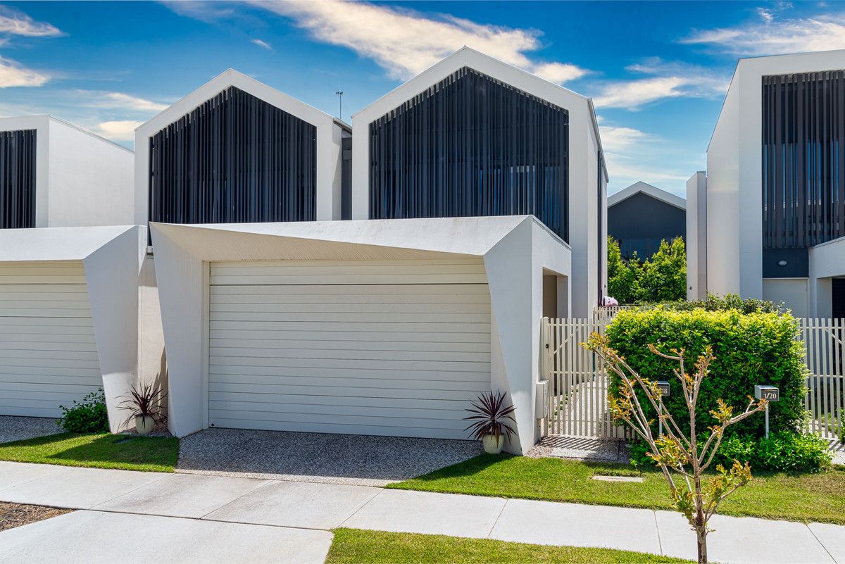 3 bedrooms Duplex in 2/18 Magnoli Circuit PALM BEACH QLD, 4221