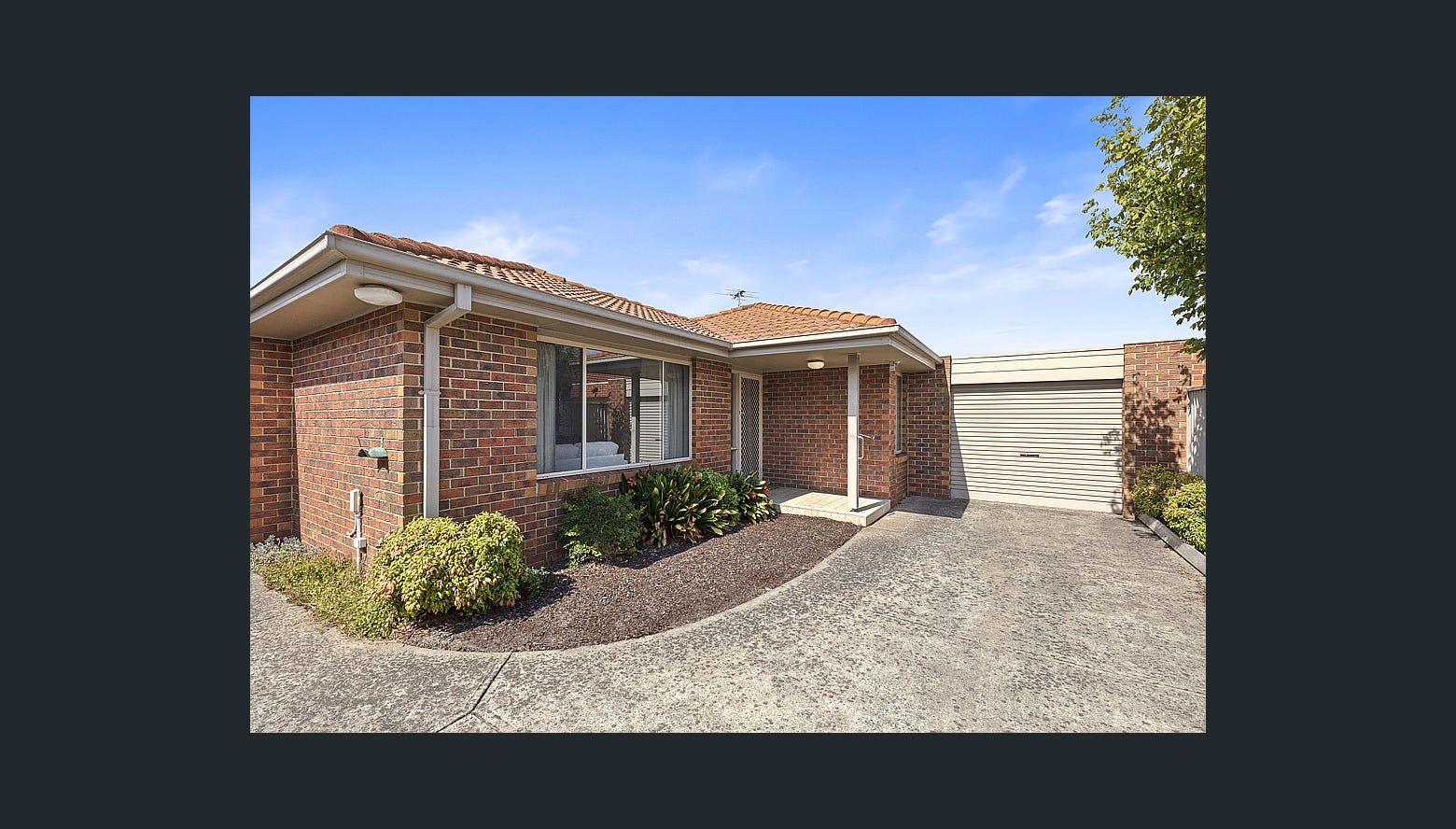 3 bedrooms Apartment / Unit / Flat in 2/52 Rosewarne Avenue CHELTENHAM VIC, 3192