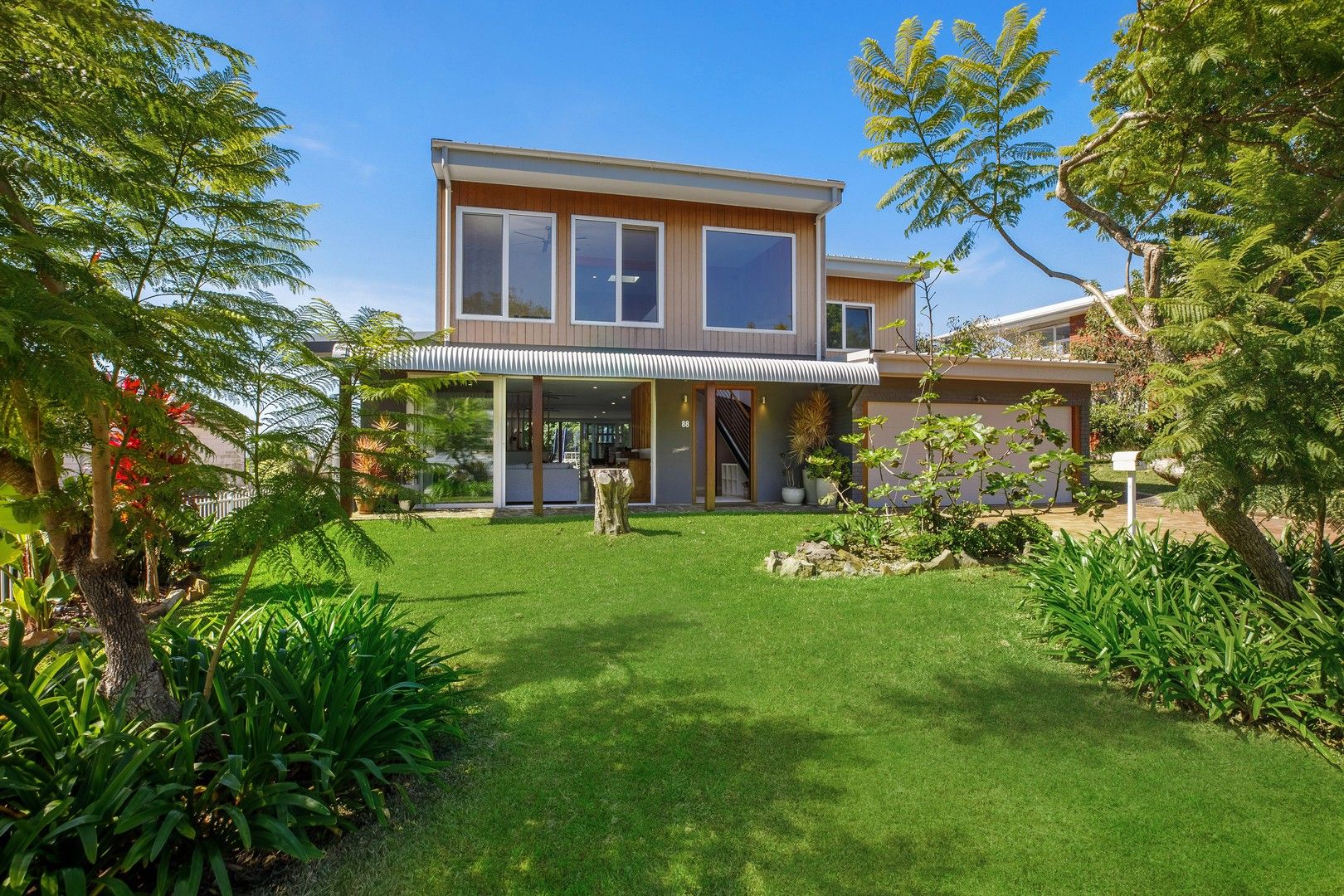 5 bedrooms House in 88 Hillcrest Street TERRIGAL NSW, 2260