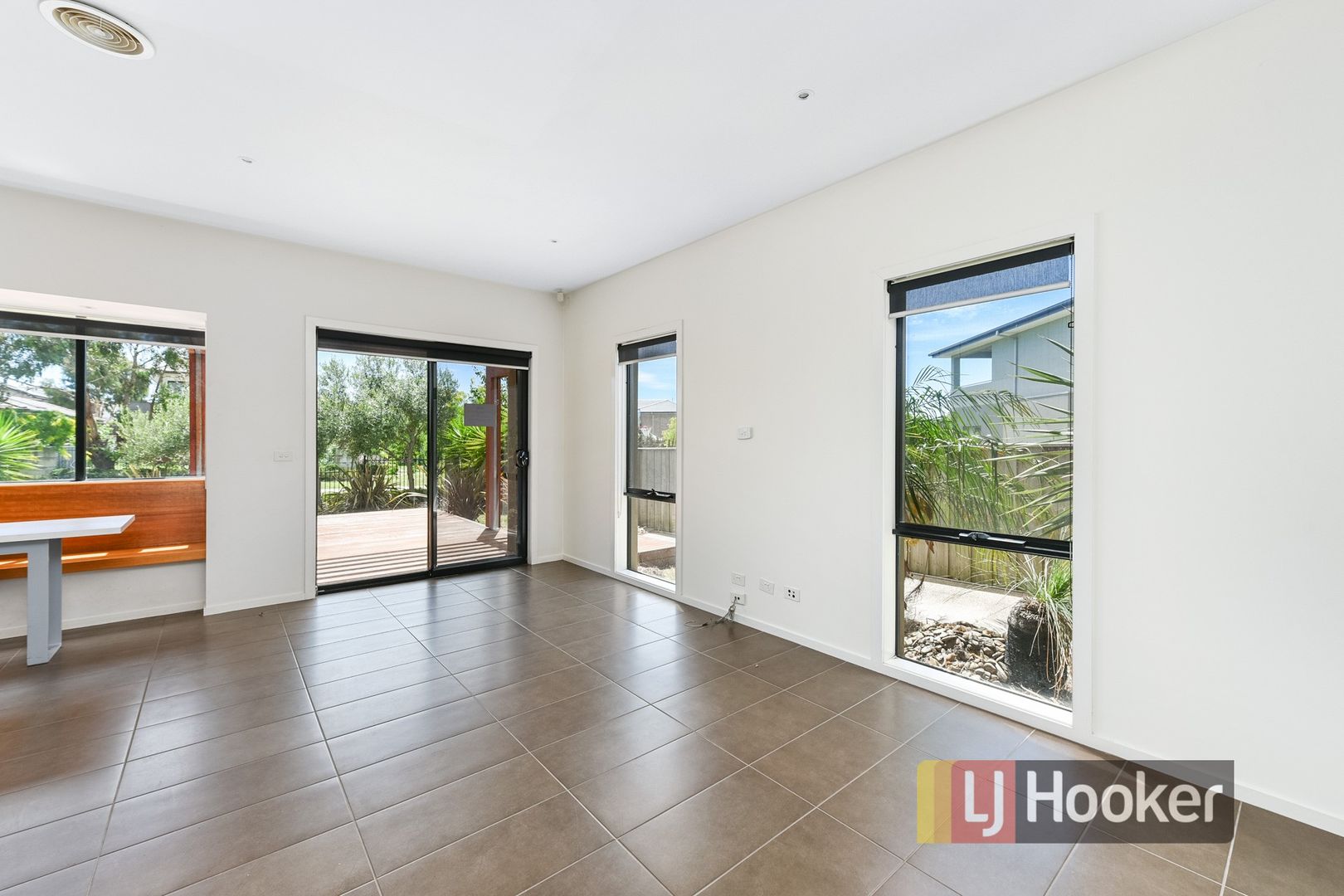 8 Viewmount Place, Sandhurst VIC 3977, Image 2