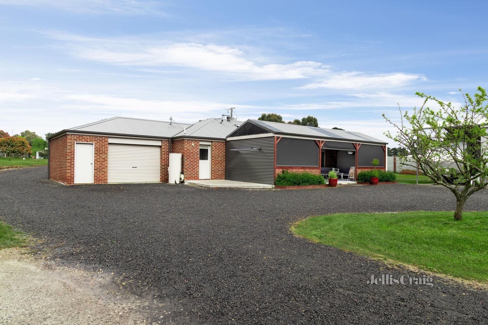 10 Woodlands Road, Enfield VIC 3352, Image 1