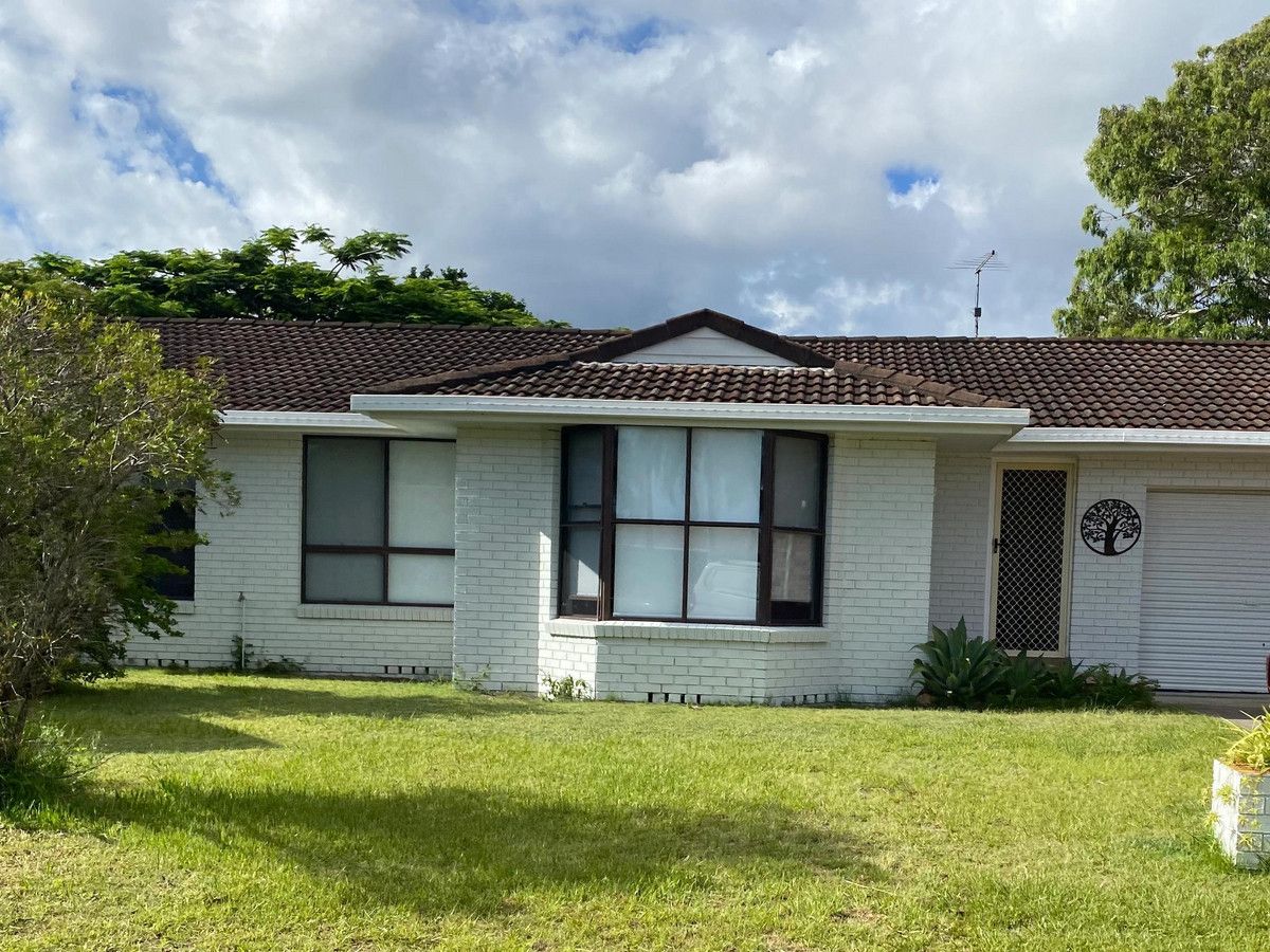 3 bedrooms House in 12 Casuarina Close YAMBA NSW, 2464
