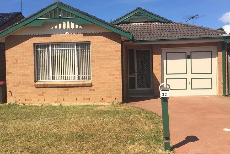 3 bedrooms House in 32 Daintree Drive WATTLE GROVE NSW, 2173
