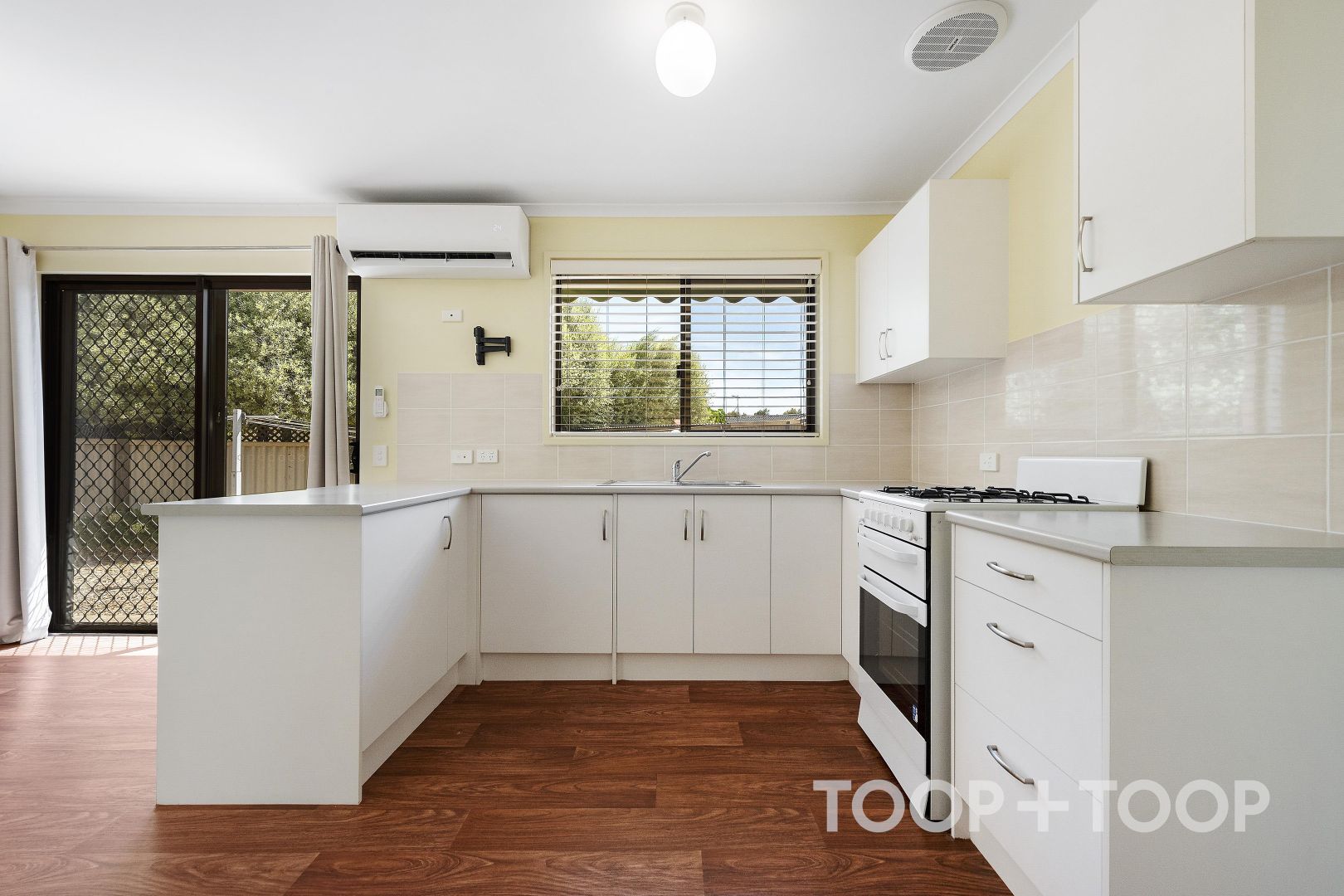 23 Ashburton Avenue, West Lakes Shore SA 5020, Image 2