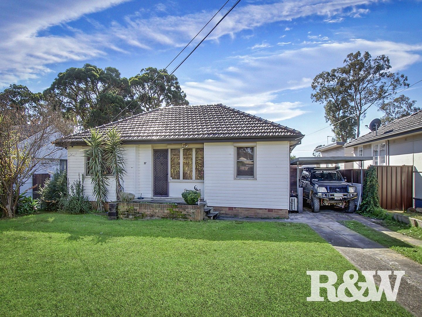 3 bedrooms House in 37 Lingayen Avenue LETHBRIDGE PARK NSW, 2770