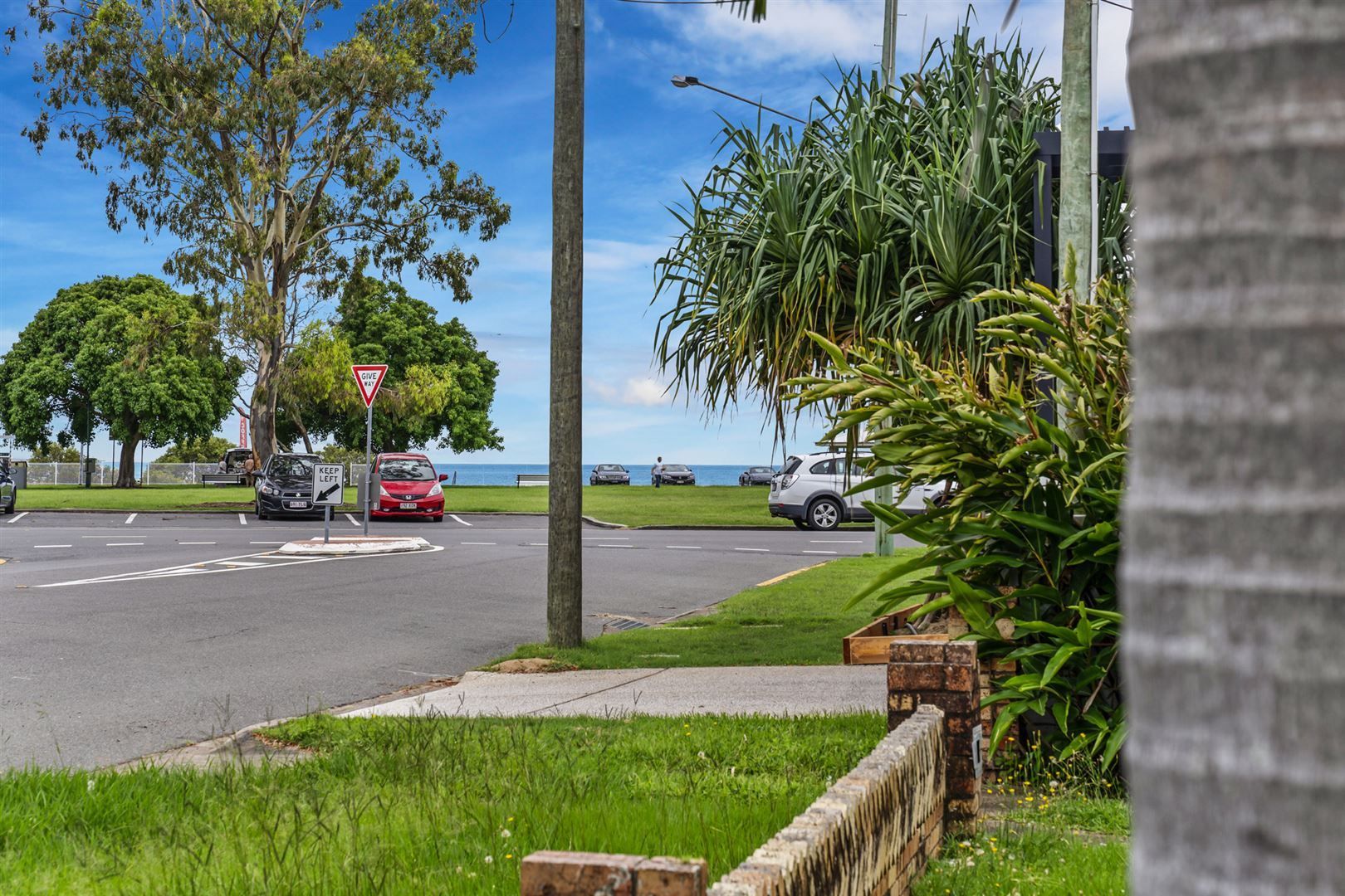 3 bedrooms House in 8 Earl Parade MANLY QLD, 4179