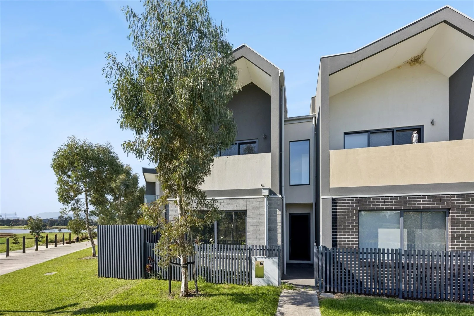 8 Gahnia Walk, Rowville VIC 3178