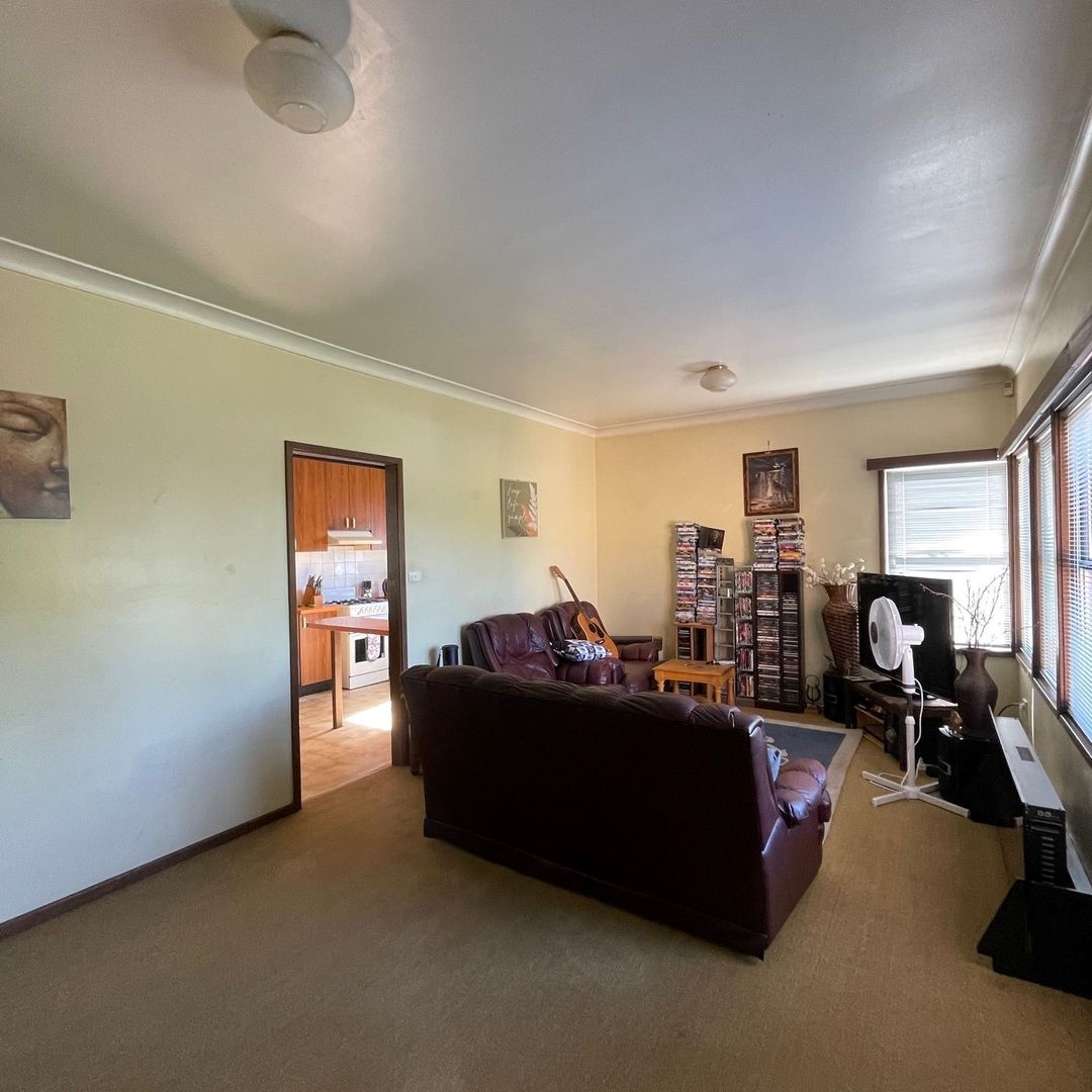 21 Birdwood Avenue, Wattle Grove NSW 2173 House For Rent 480 Domain