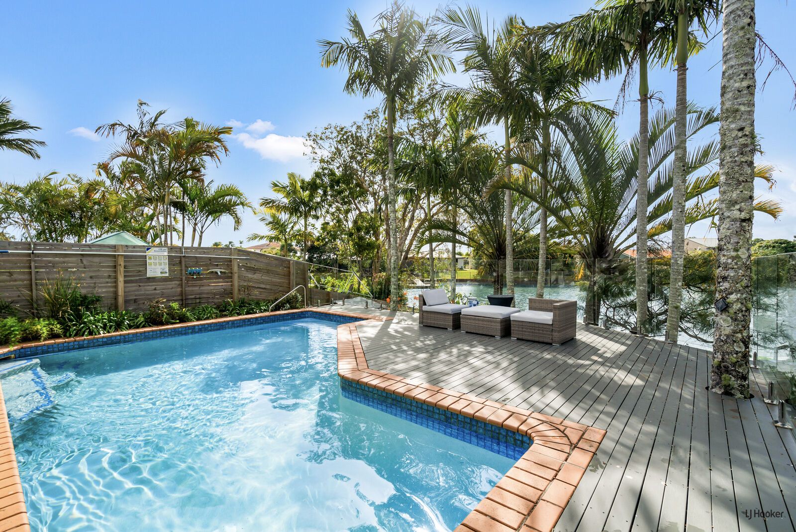 4 bedrooms House in 17 Chauvel Court CURRUMBIN WATERS QLD, 4223