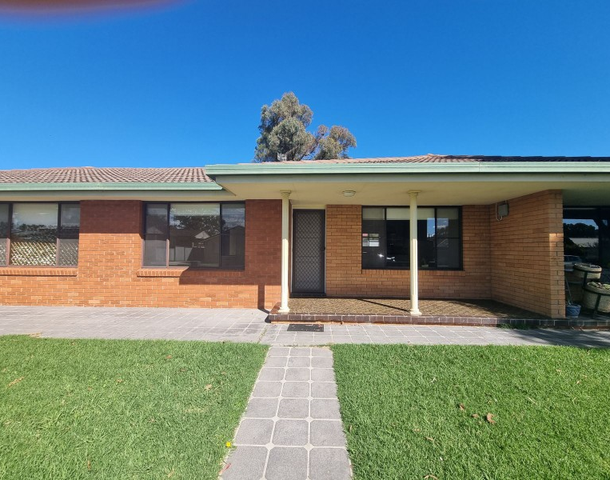 2/4 Oliver Avenue, Armidale NSW 2350