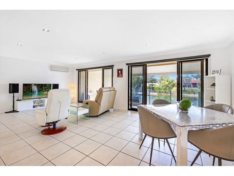 Villa 7/8 Dunlop Court, Mermaid Waters QLD 4218, Image 2